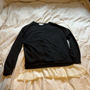 Sweatshirt with frilly blouse bottom